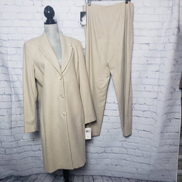 Dana Buchman Wool / cashmere Suit. Made in Italy designer NWT - Picture 2 of 12